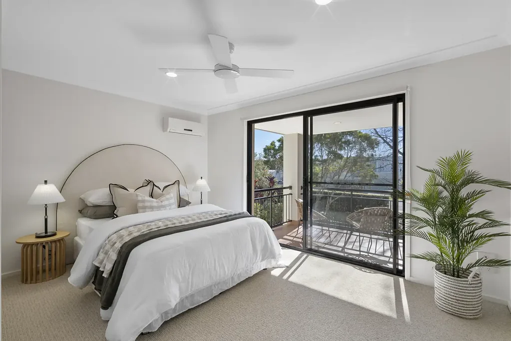 Hope Island 3房  Thoughtfully Renovated End Townhouse with Vacant Possession!