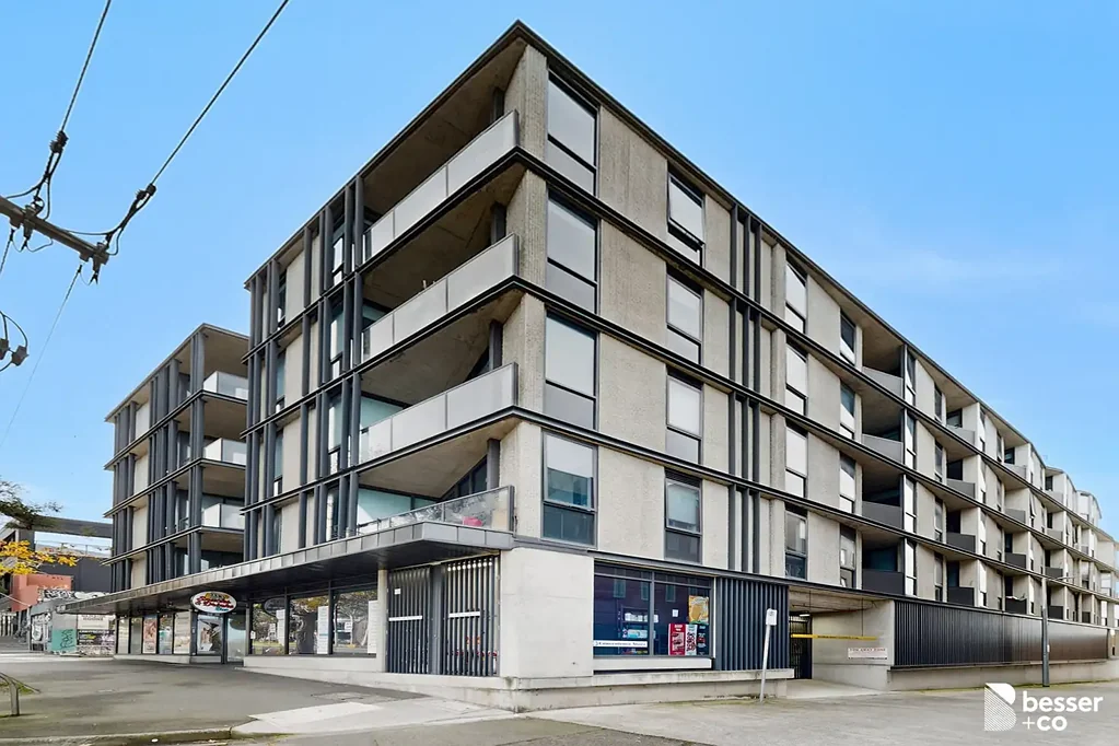 Stunning St Kilda Apartment for an Inspired Lifestyle Between the City & Bay