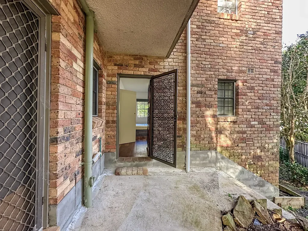 Large self contained two bedroom apartment with large pergola covered entertaining terrace