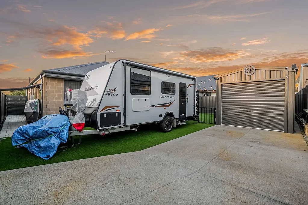 Aveley 3房  The Lakefront Lifestyle