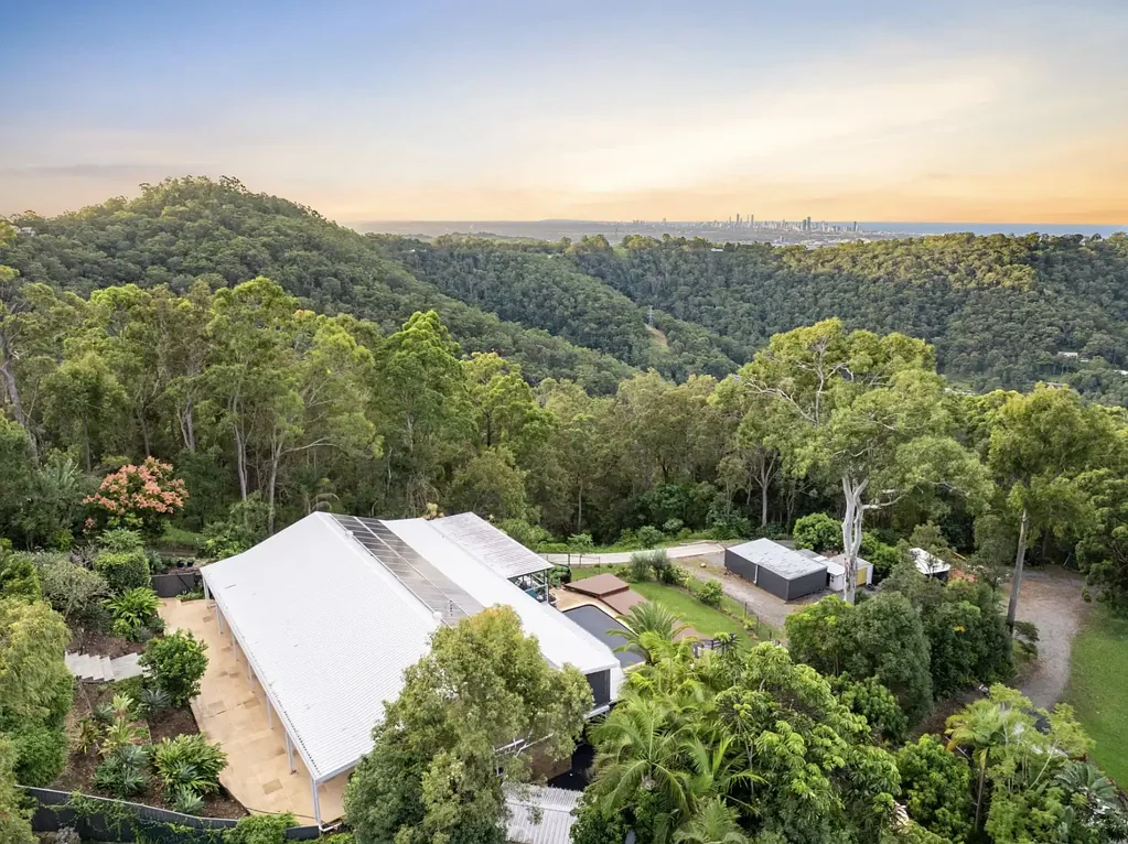 Bonogin 5 Slaapkamer Luxury Hinterland Living on 3.13ha - Dual Living, Pool, Sheds & Incredible Views