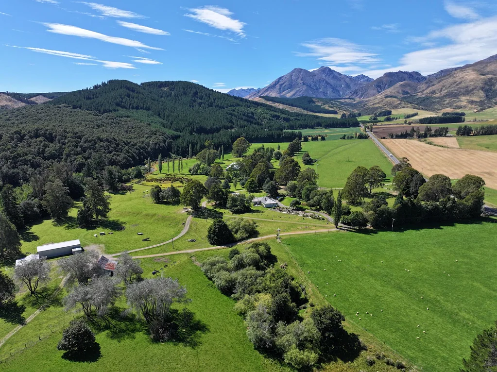 Manapouri Blackmount Station