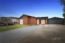 13 Peart Court, Brookfield