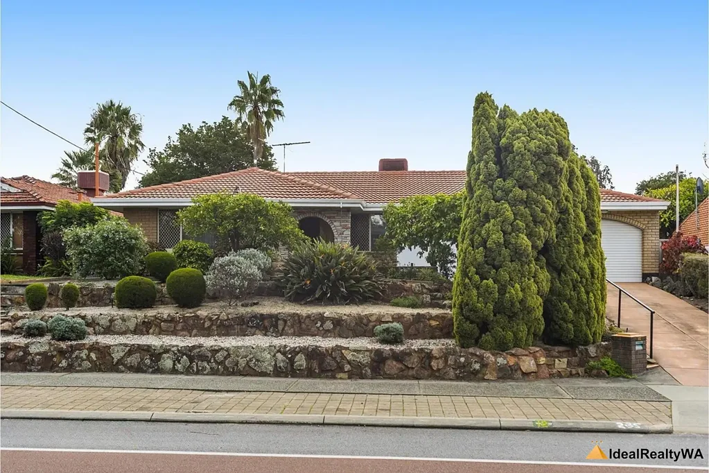 Willetton 3 Slaapkamer SOLID FAMILY HOME IN PRIME LOCATION WITH GREAT RETURN
