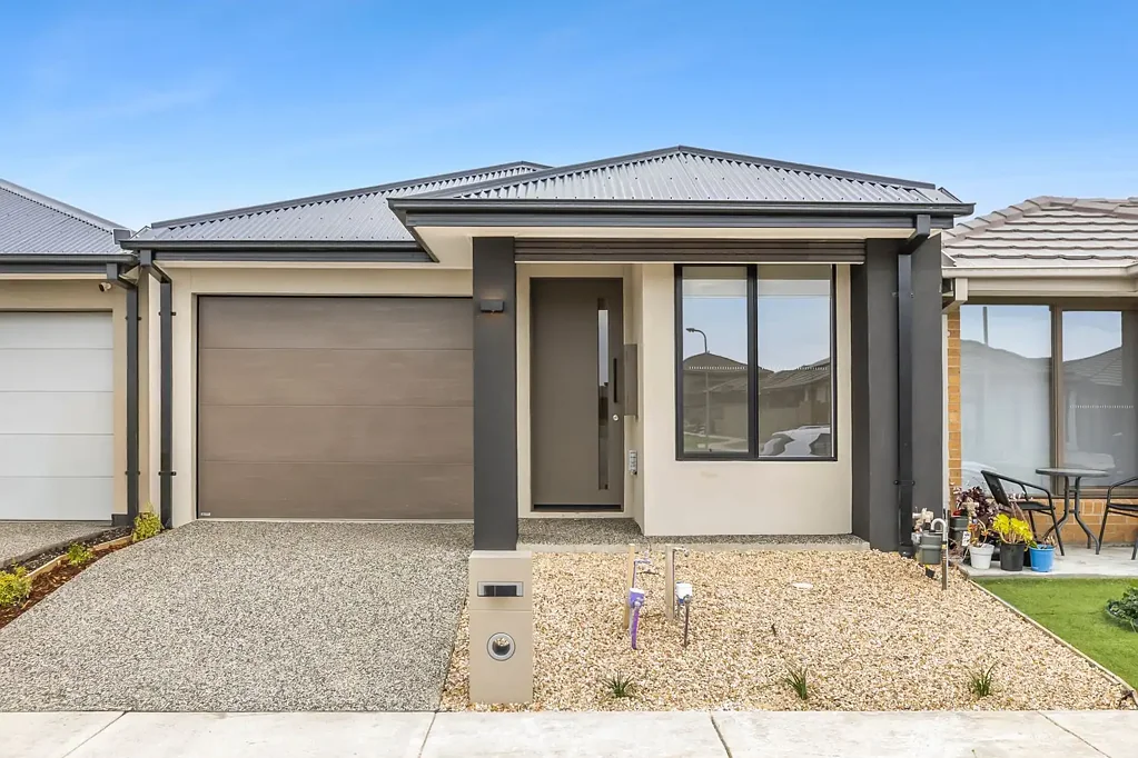 BRAND NEW HOME IN CRANBOURNE EAST