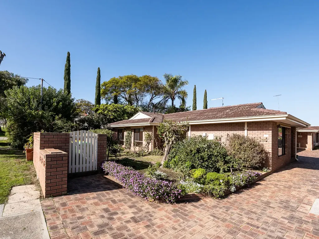 VERY WELL PRESENTED HOME IN IDEAL STREET FRONT POSITION