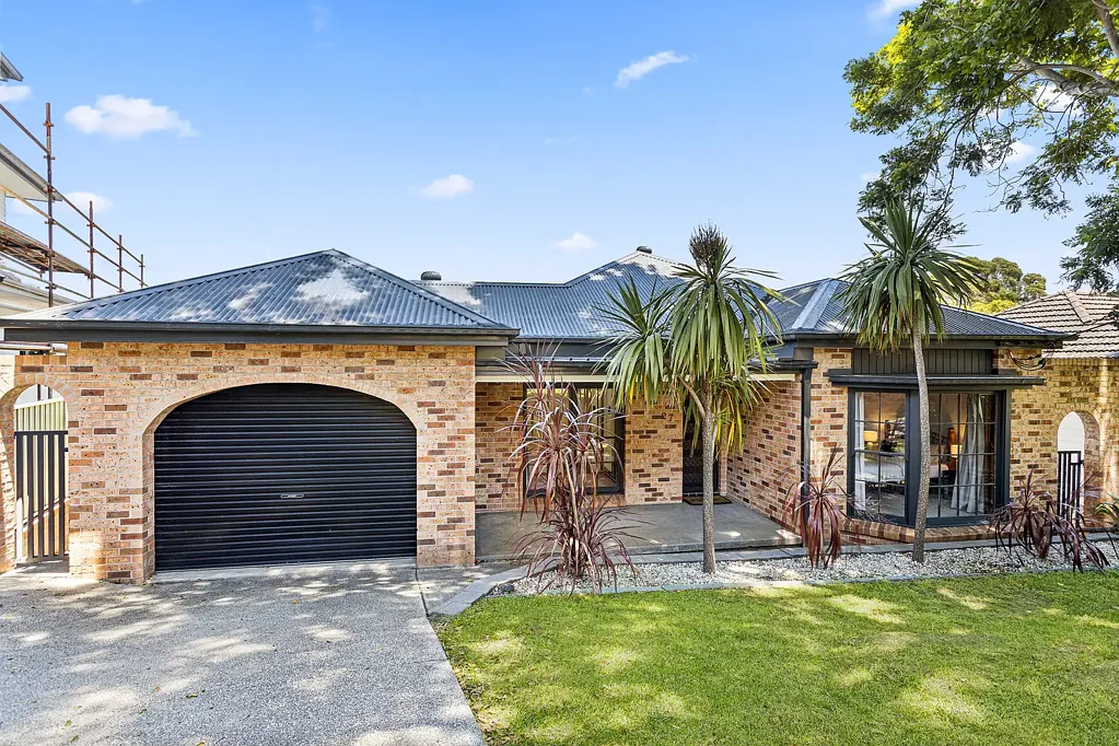 27 Ocean Street, Mount Saint Thomas, NSW 2500