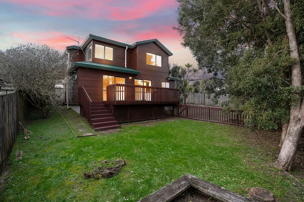 2/30 Roberts Road, Glenfield, North Shore City, Auckland