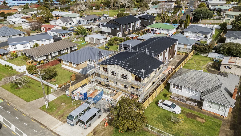 Hillcrest 4 Slaapkamer ROAD FRONTAGE- 4 BEDROOMS BRAND-NEW & AFFORDABLE - ONE UNDER CONTRACT FROM TWO HOMES!!