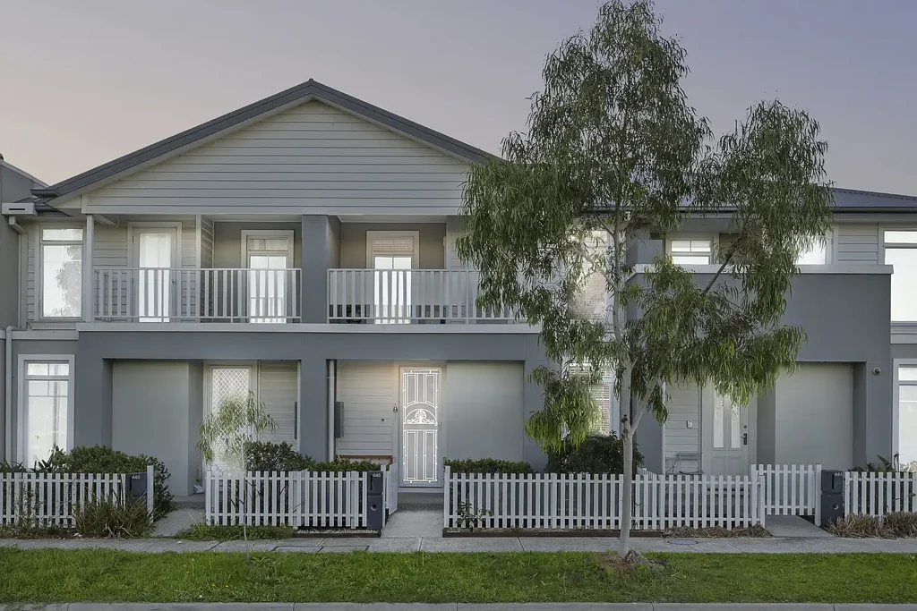 Epping 4房 无物业费 四卧宽敞 主卧带套 低维护庭院 双车库 便利生活 Stylish, Low-Maintenance Living with NO BODY CORP - Perfect for Families & Investors