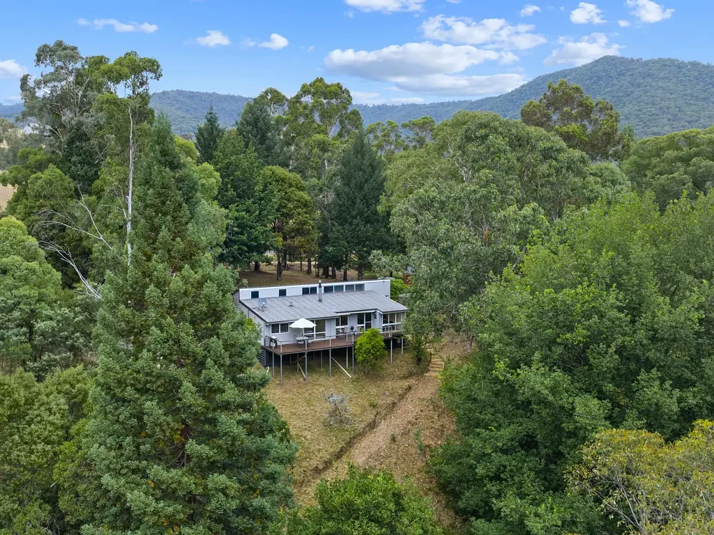Merrijig 4chambre River Rest - A Rare High Country Riverfront Offering