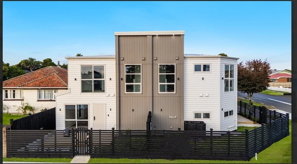 Papatoetoe 3Kwarto Stylish Brand-New Corner Home in Papatoetoe