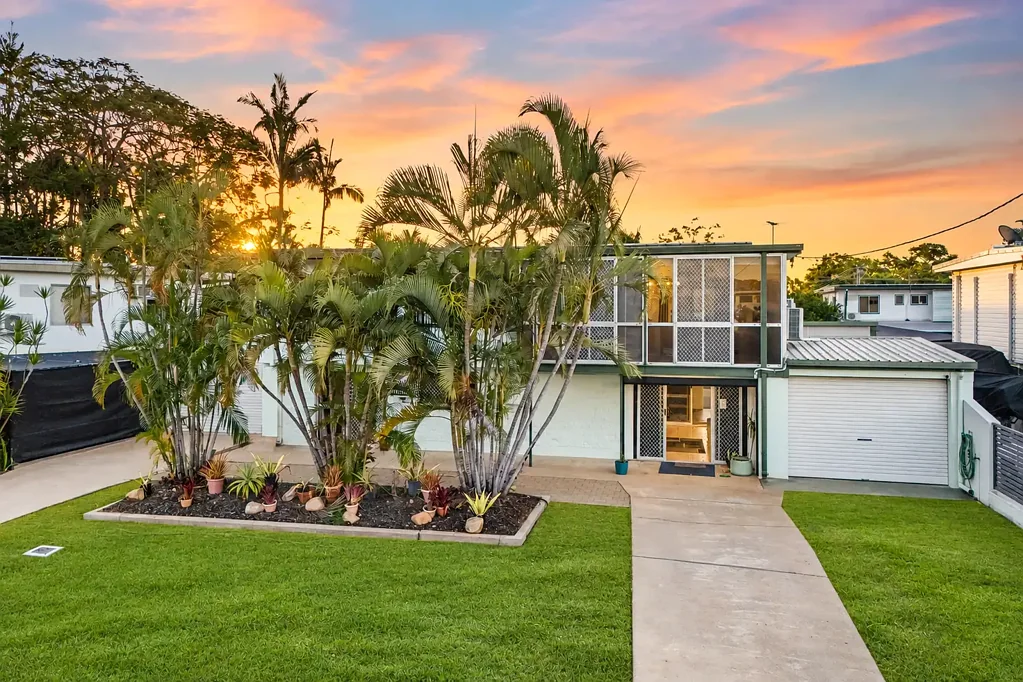 Kirwan 3બેડરૂમ Forget Ordinary!  Generous Family Home Designed For Extended Living