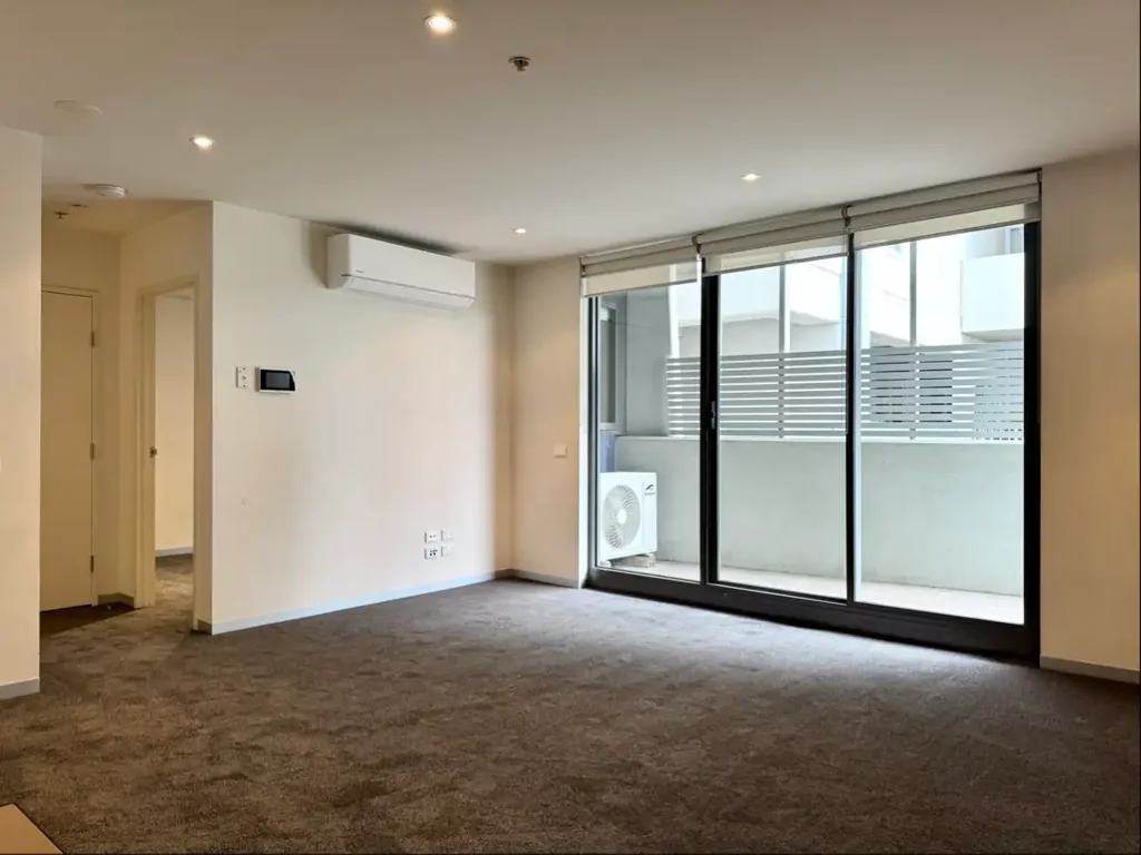 Experience Coastal Living in a 1-Bedroom Apartment with Modern Amenities