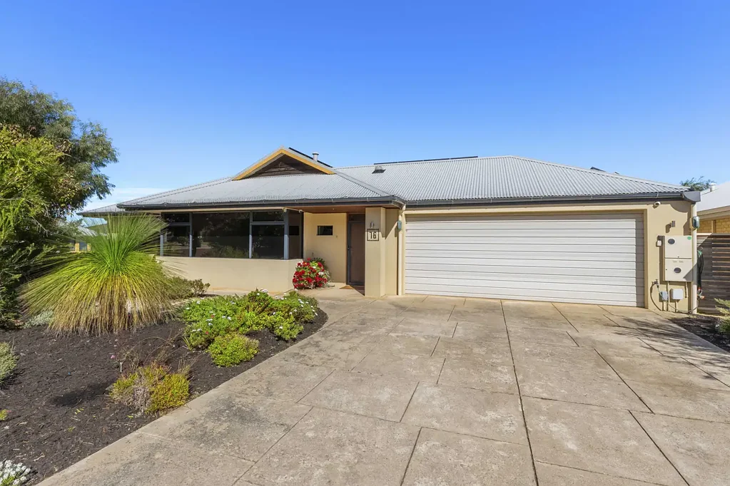 16 Sinclair Vista, Lakelands, WA 6180