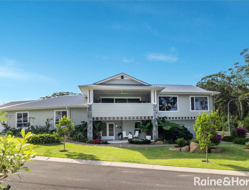 26 Brookwater Crescent, Mollymook Beach, NSW 2539, 5 Bedrooms, 3 Bathrooms, House