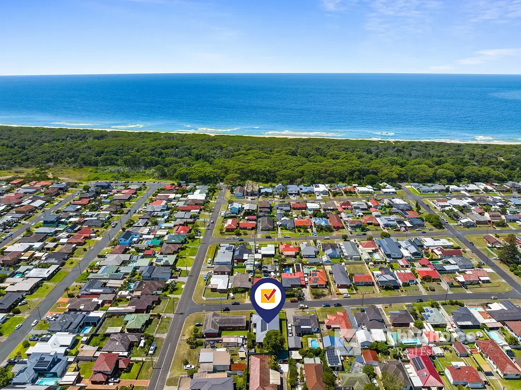 Windang 4 Bedroom 150m to the beach!
