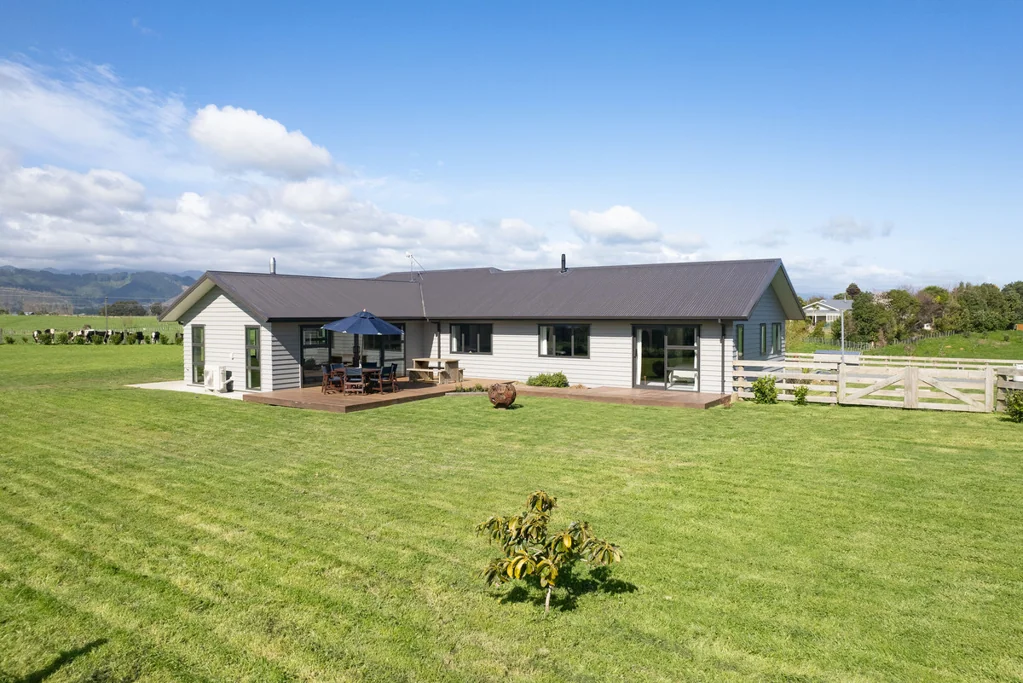 Levin 5 Bedroom Modern living + Added Income potential