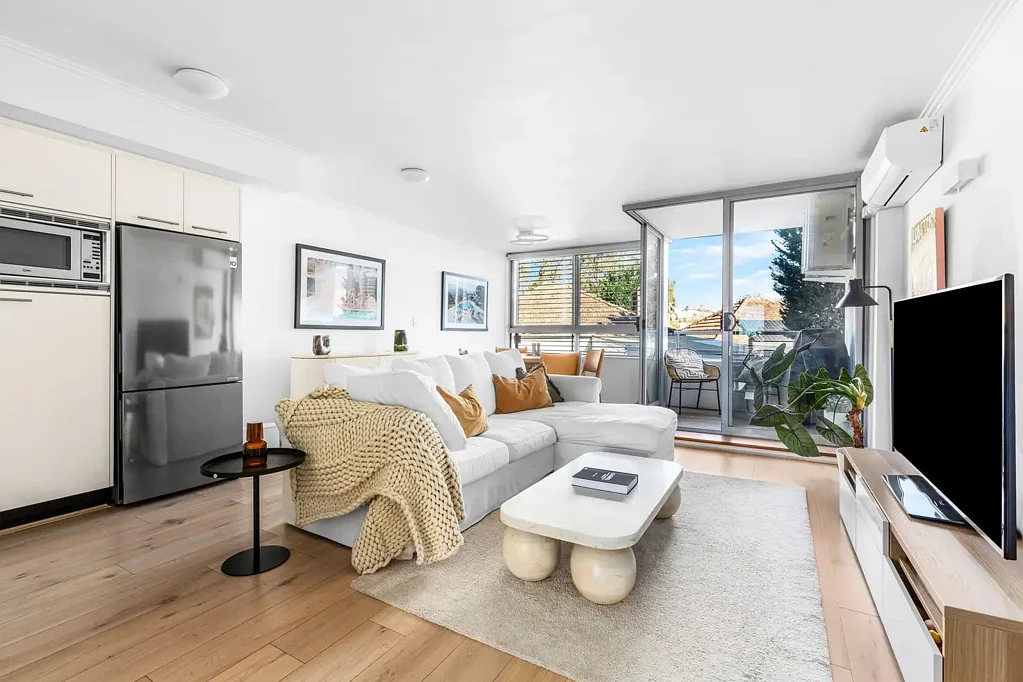 Cammeray 1બેડરૂમ Light-Filled Apartment with Sleek Upgrades and Village Convenience