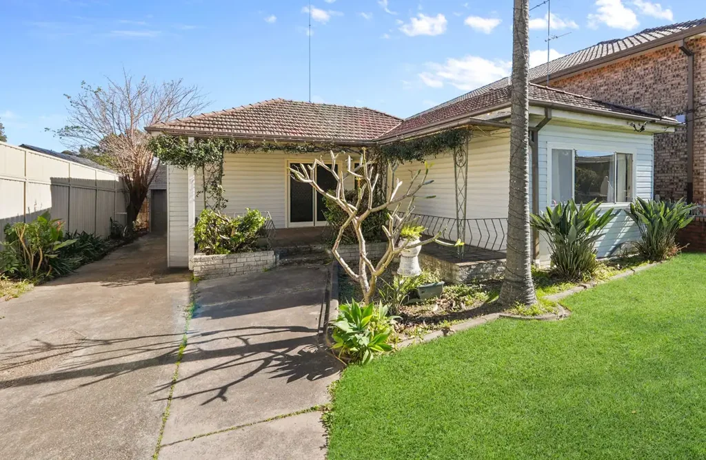 Merrylands 4 Bedroom RENOVATE OR REDEVELOP - DUAL STREET FRONTAGE - OPEN TO VIEW SAT 06/09/2025 @ 4-4.30PM