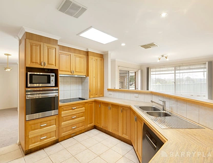 6 Malinda Way, Croydon South, VIC 3136, 4房, 2浴, House