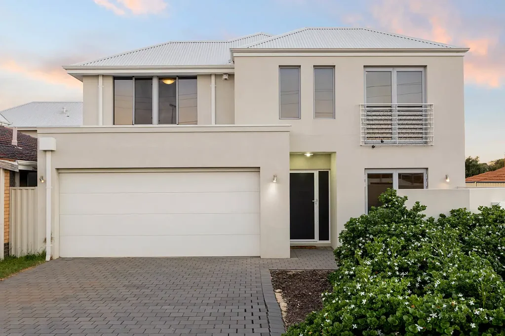 Spearwood 3ਬੈੱਡਰੂਮ STYLISH DOUBLE-STOREY LIVING WITH LIFESTYLE AT YOUR DOORSTEP!