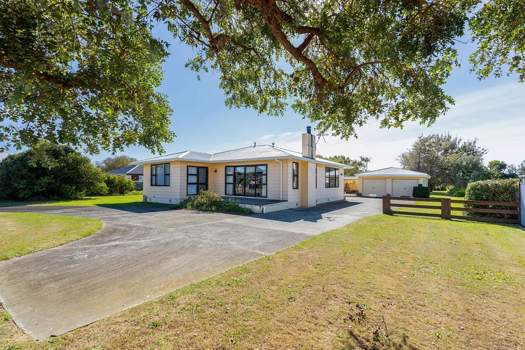 Foxton 4chambre Super Home with Landbank Opportunity!