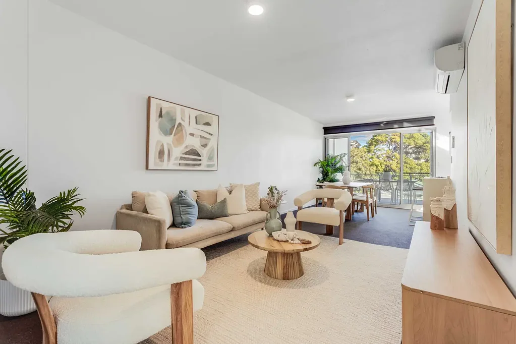 Redcliffe 2Moenga Relaxed Coastal Living in a Prime Redcliffe Pocket