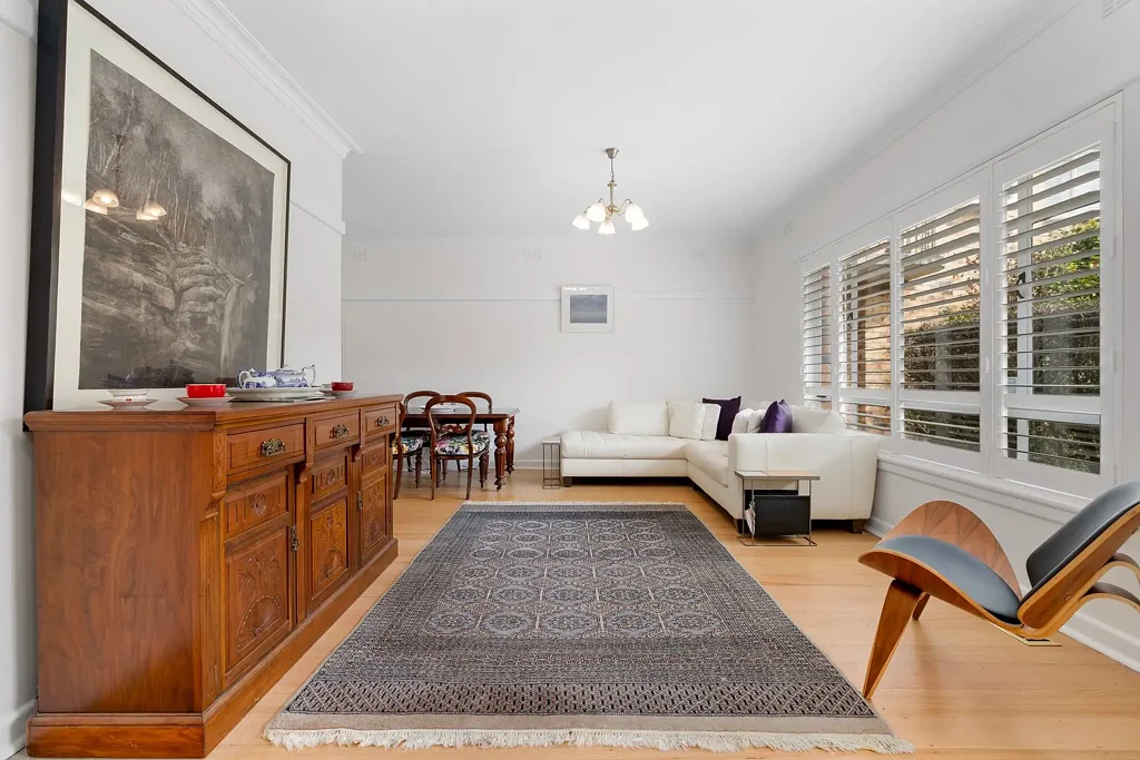 Brighton East 2 Bedroom PARIS MEETS BRIGHTON IN SPRINGTIME