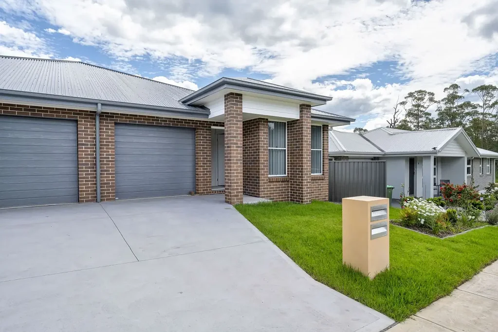 Modern Duplex in a Convenient Morriset Location