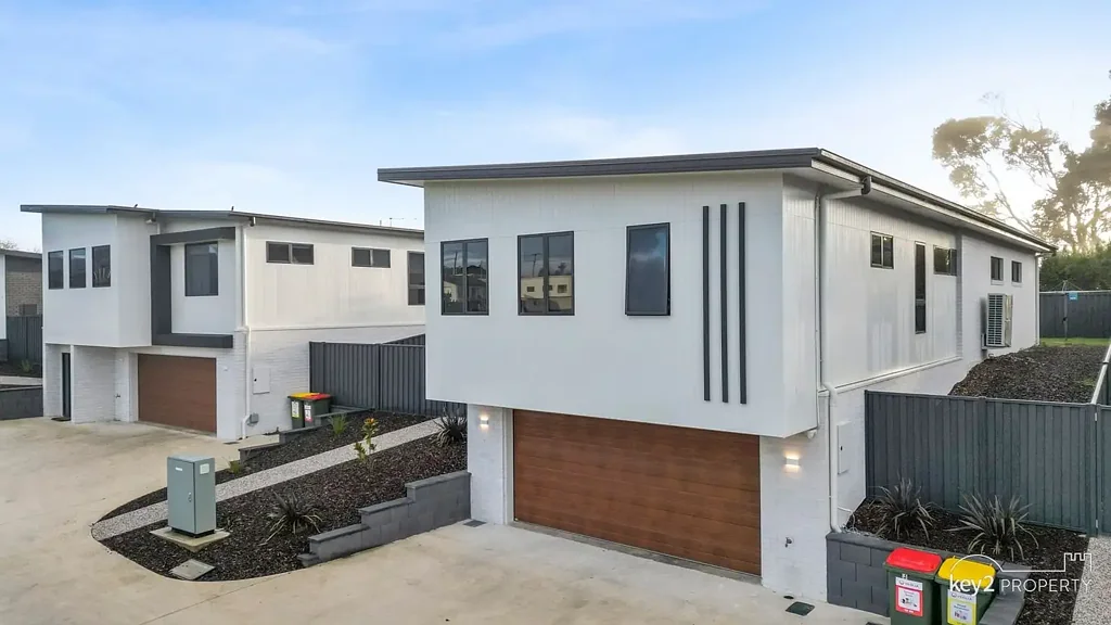 STUNNING BUILD IN RIVERSIDE