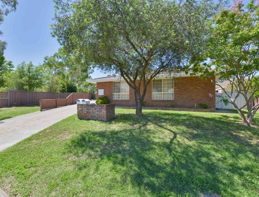 1 and 2/6 Belah Close, Tamworth, NSW 2340, 6房, 2浴, House