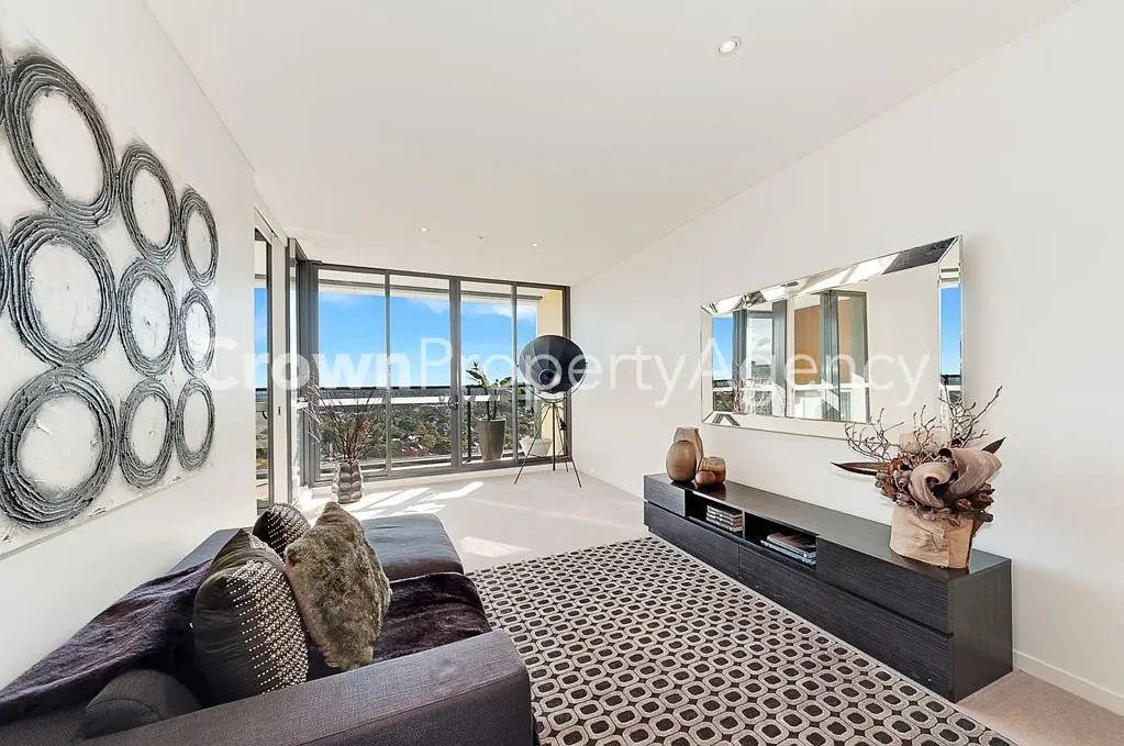 SPACIOUS ONE BEDROOM + STUDY ON LEVEL 10
