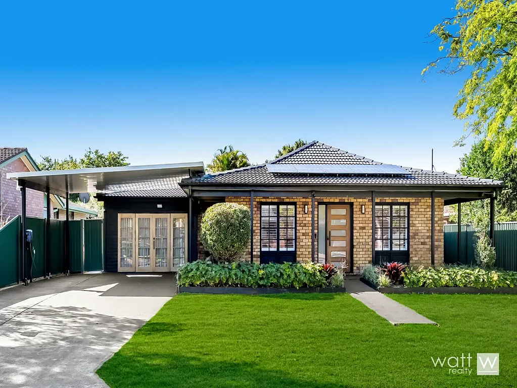 Carseldine 4 Bedroom Beautifully Updated Family Retreat with Room to Relax