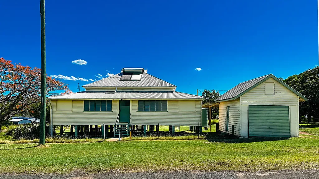Gayndah 4ห้องนอน Family Home on Large Block - 2438sqm (0.6 acre)