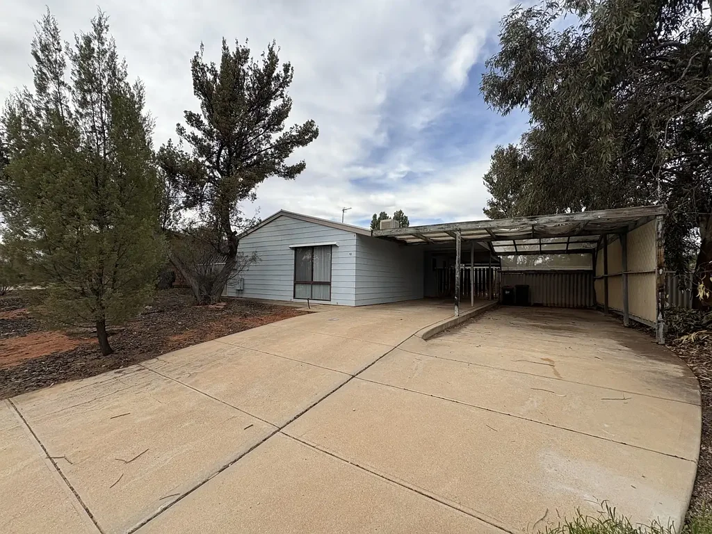 Neatly Maintained Family Home with Semi Open Plan Living and Outdoor Entertaining