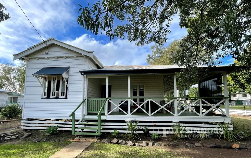 Dalby 4 Bedroom HUGE BLOCK – CONVENIENT LOCATION – CHARMING HOME