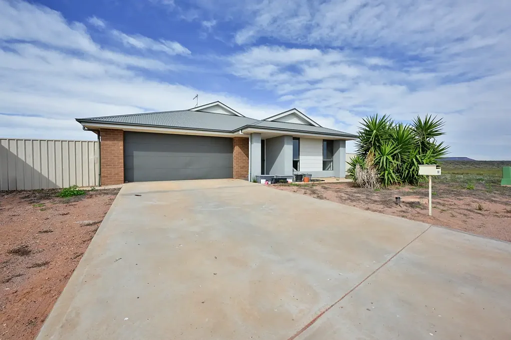 Port Augusta West 4Moenga Modern Family Living in a growing estate