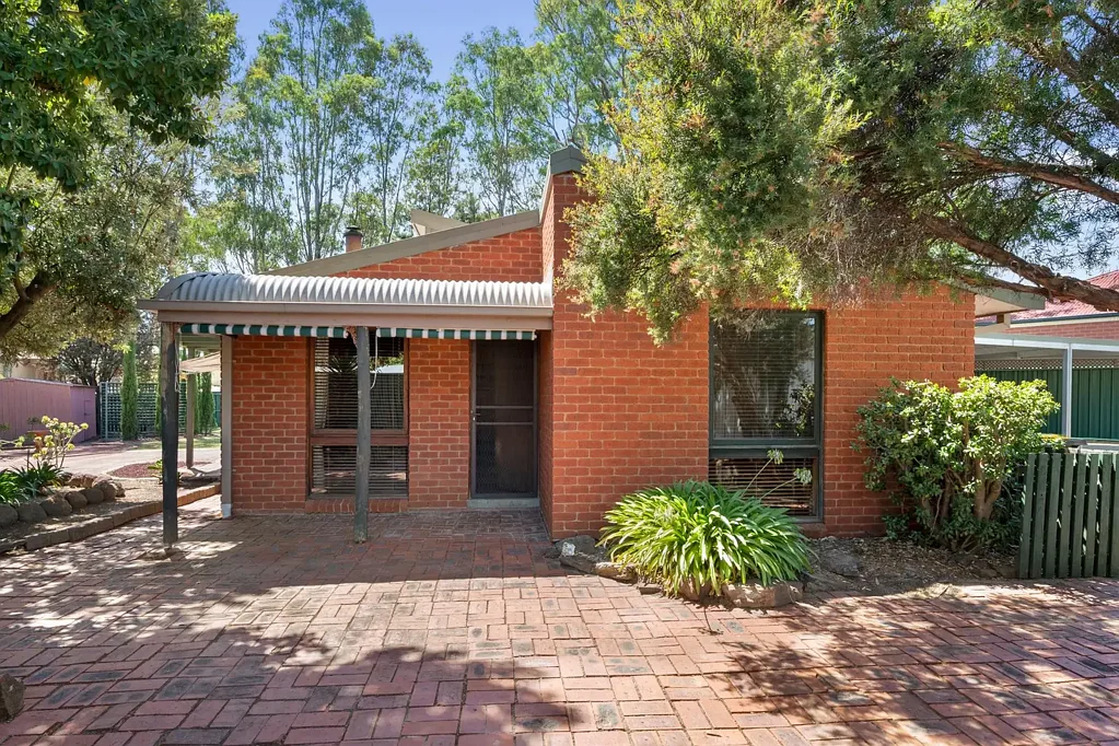 1 Spring Hill Drive, Spring Gully, VIC 3550