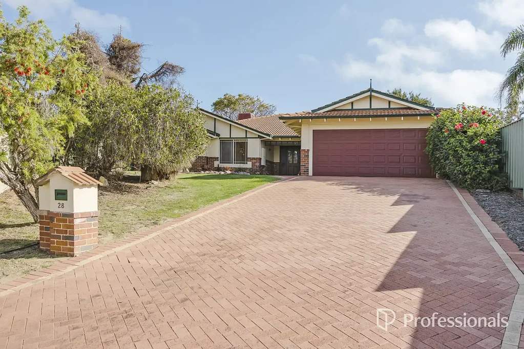 Joondalup 4 Bedroom GENEROUS FAMILY LIVING ON 834SQM