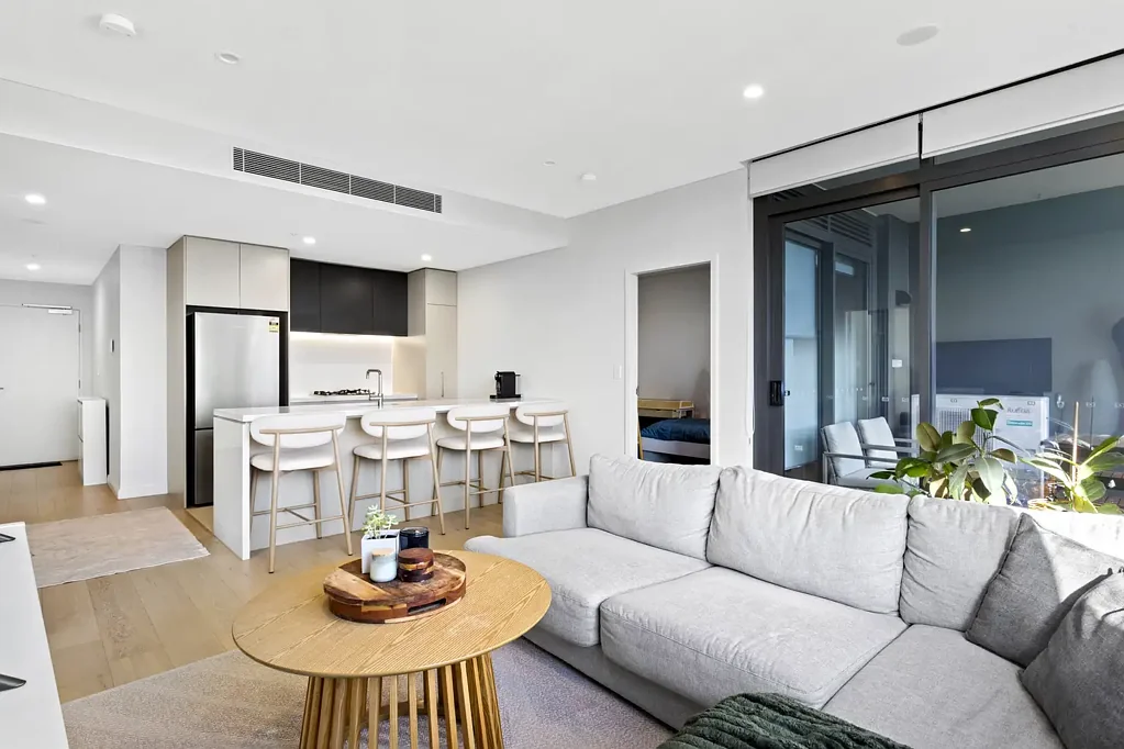 Tallawong 2ห้องนอน Modern, Sun Drenched Apartment in Prime Location, just above Tallawong Village & Metro Station| Balcony with Unobstructed Views!