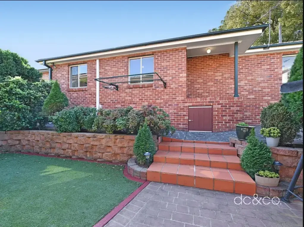 Modern Granny Flat with Rare Double Garage & Rear Lane Access