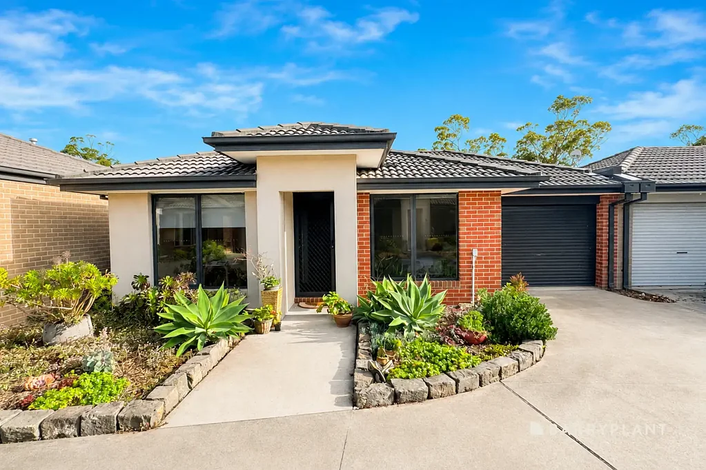 Comfortable Living Opposite Bellbird Park