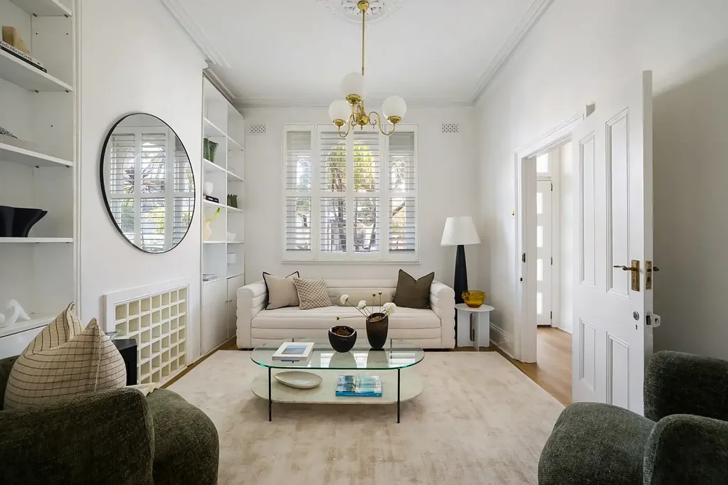 Enmore 3બેડરૂમ Stunning freestanding home with backyard haven