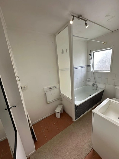 Sunny & Warm 2 Bedroom Home, 3 Minutes from Westfield St Lukes