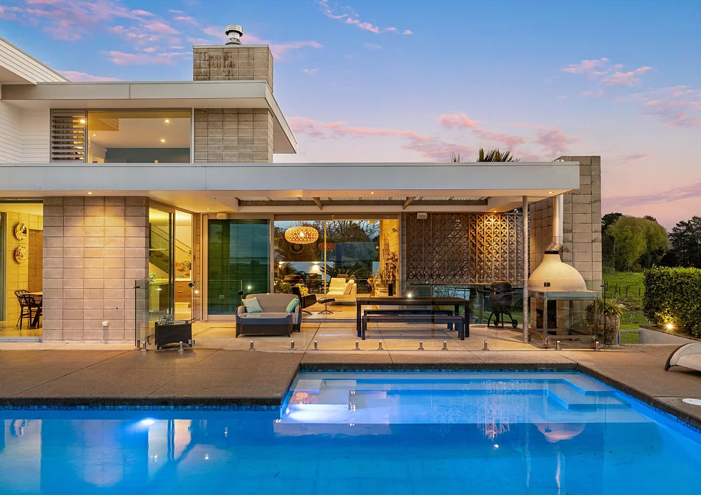 Katikati Architectural home, pool, sheds, harbour access