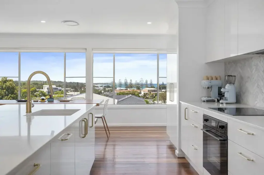 BEAUTIFUL FURNISHED HOUSE WITH OCEAN VIEWS