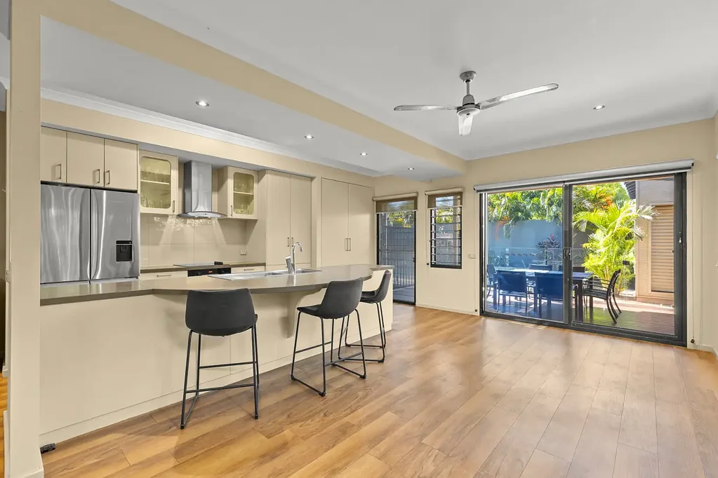 Fully Furnished Townhouse in Cable Beach - Walk to the Beach!