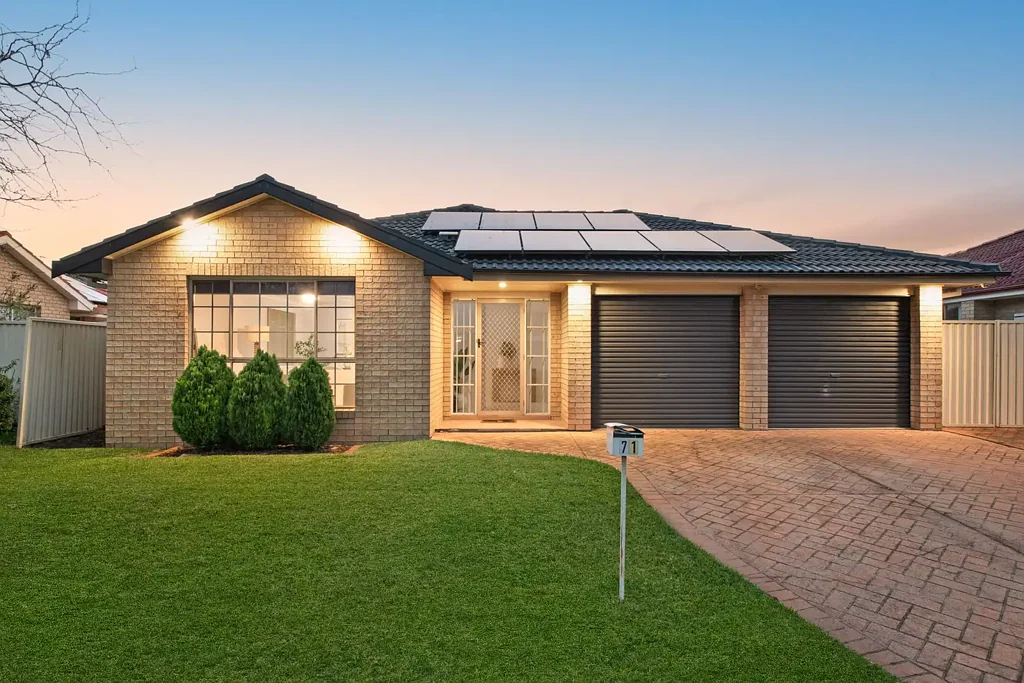 Glenwood 4房  现场拍卖 6月28日星期日 上午11点  AUCTION ON-SITE Sunday 28th June 11am