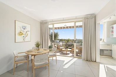 Maroubra 2침실 Prime Beachside Living with District Views